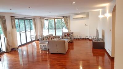 Spacious 3-Bedrooms Apartment with balcony - Wireless Road - Ploenchit