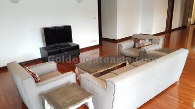 Spacious 3-Bedrooms Apartment with balcony - Wireless Road - Ploenchit