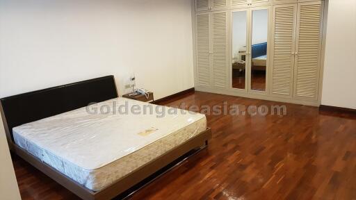 Spacious 3-Bedrooms Apartment with balcony - Wireless Road - Ploenchit