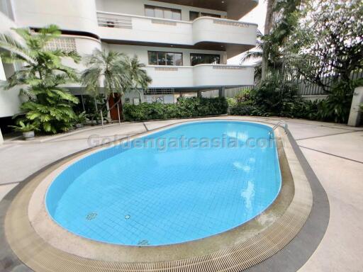 Spacious 3-Bedrooms Apartment with balcony - Wireless Road - Ploenchit