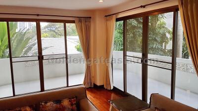 Spacious 3-Bedrooms Apartment with balcony - Wireless Road - Ploenchit