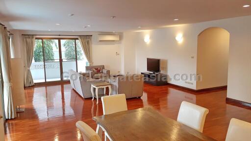 Spacious 3-Bedrooms Apartment with balcony - Wireless Road - Ploenchit