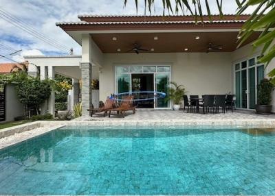 Modern pool villa in Hua Hin Center for sale