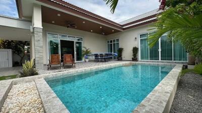 Modern pool villa in Hua Hin Center for sale