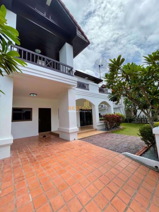 3 Bedrooms Villa / Single House Na Jomtien H011286