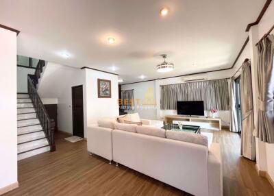 3 Bedrooms Villa / Single House Na Jomtien H011286