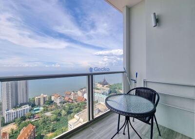 1 Bedroom Condo in The Riviera Wong Amat Beach Wongamat C011108