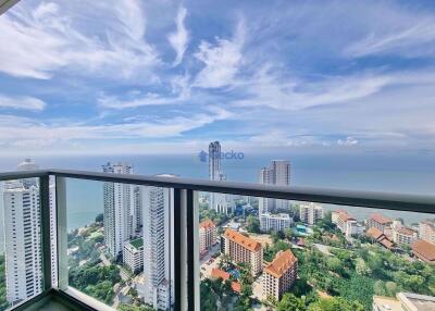 1 Bedroom Condo in The Riviera Wong Amat Beach Wongamat C011108