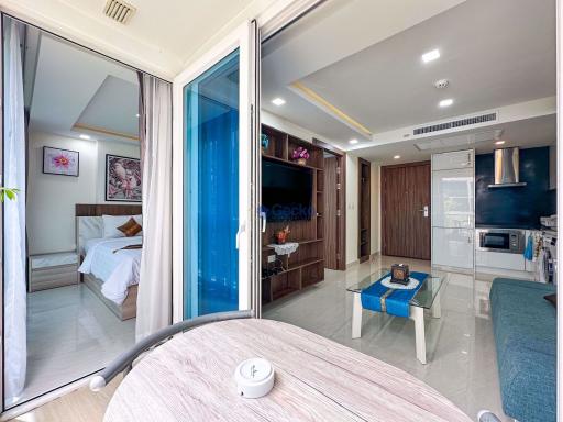 1 Bedroom Condo in Grand Avenue Central Pattaya C011104