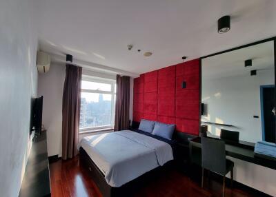 2 bed Condo in Circle Condominium Makkasan Sub District C020388