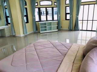 4 bed House in Moo Baan Chicha Castle Khlong Toei Nuea Sub District H10415