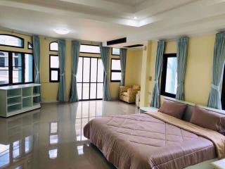 4 bed House in Moo Baan Chicha Castle Khlong Toei Nuea Sub District H10415