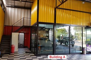 Investment opportunity! 2 buildings for sale - one for business and one residence. Great location, Chiang Mai city.