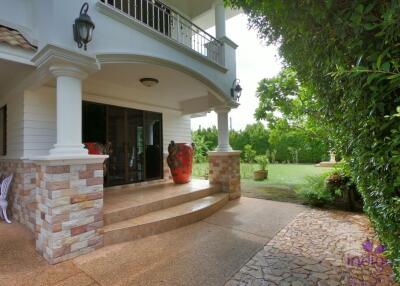 Attractive, classic-style residence with a private large garden in a peaceful neighbourhood close to Chiang Mai city.