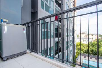 Gorgeous 1-BR Condo, Pool View – The Prio Condo