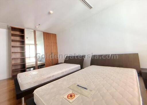 2-Bedrooms condo - The Legend Condominium Soi Saladaeng