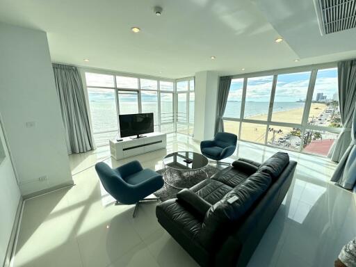 Spacious condo with beautiful view