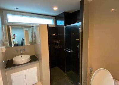 2-BR Condo near BTS Wongwian Yai