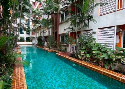 2-BR Condo near BTS Wongwian Yai