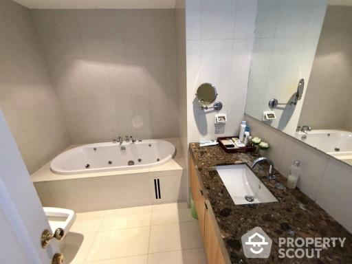 2-BR Condo at Athenee Residence near BTS Phloen Chit