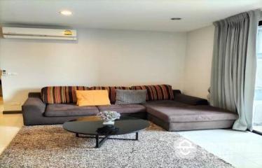 1-BR Condo at Vista Garden Condominium near BTS Phra Khanong