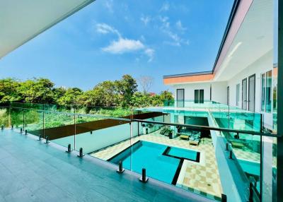 Urgent, urgent, available for rent, luxury pool villa, 8 bedrooms, Na Kluea, Pattaya, next to Bangkok Hospital. motorway international school