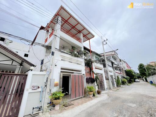 Really cheap 3 Bed Townhouse For Rent in Jomtien