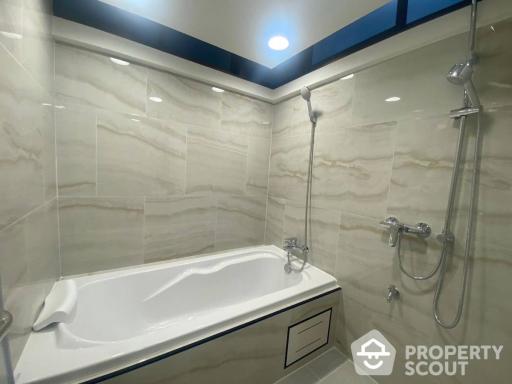 3-BR Condo at Supalai Place Sukhumvit 39 near BTS Phrom Phong