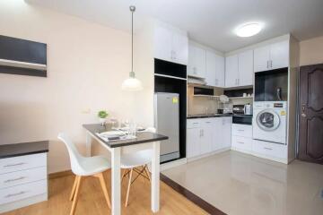 Well Furnished Studio Room to Rent : Riverside Condominium