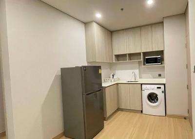 Modern 2-BR Condo at Lumpini Suite Dindaeng - Ratchaprarop near BTS Victory Monument (ID 408325)