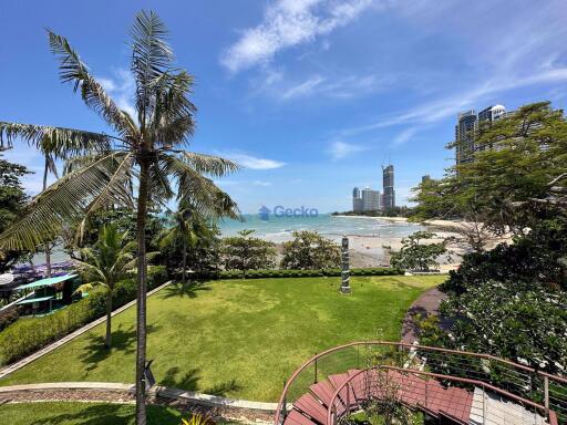 3 Bedrooms Condo in The Cove Pattaya Wongamat C011070