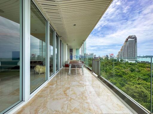 3 Bedrooms Condo in The Cove Pattaya Wongamat C011070