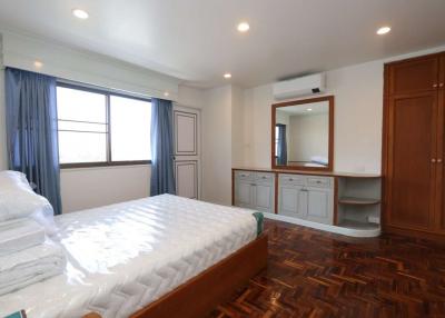 2 BR Condo To Rent With Stunning Views : Supanich Condominium
