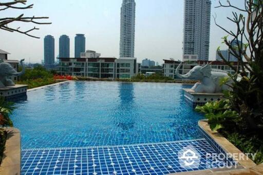 2-BR Condo at Baan Sathorn Chaopraya near BTS Krung Thon Buri