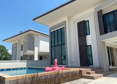 4 Bedroom Pool villa for Sale in San Sai