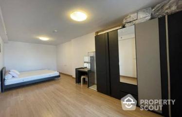 Studio Condo at Supalai Park Ekamai - Thonglor near ARL Ramkhamhaeng