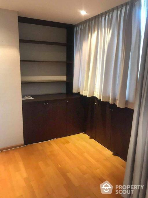 2-BR Condo at Supalai Place Sukhumvit 39 near BTS Phrom Phong