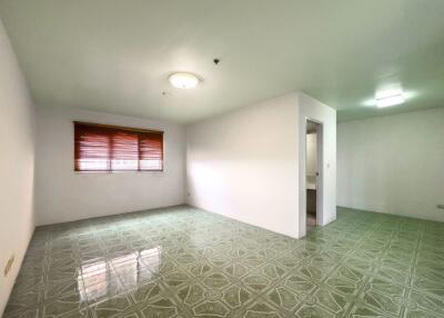 3 bed Condo in Bangna Residence Bang Na Sub District C020417