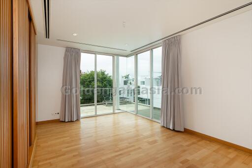 5-Bedrooms modern house with private pool  in compound - Sathorn Yennakart