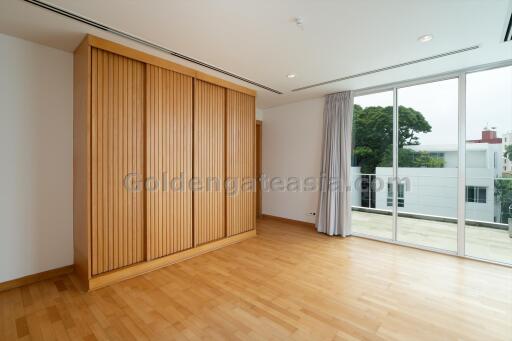 5-Bedrooms modern house with private pool  in compound - Sathorn Yennakart