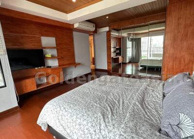 2-Bedrooms condo with large balcony overlooking park - Sukhumvit 8