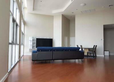 3 bed Penthouse in Belle Grand Rama 9 Huai Khwang Sub District P017888