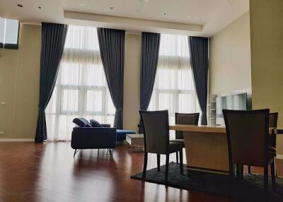 3 bed Penthouse in Belle Grand Rama 9 Huai Khwang Sub District P017888