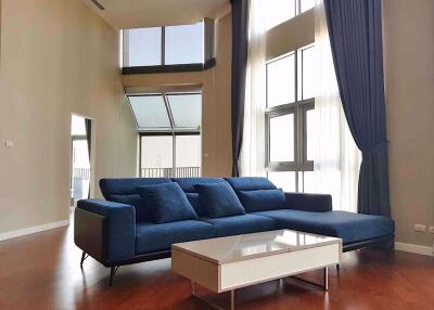 3 bed Penthouse in Belle Grand Rama 9 Huai Khwang Sub District P017888