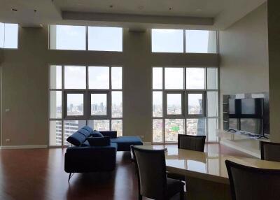 3 bed Penthouse in Belle Grand Rama 9 Huai Khwang Sub District P017888