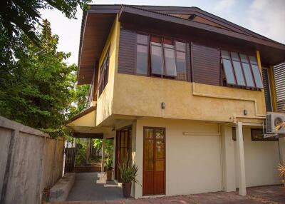 3 bed House Din Daeng Sub District H017219