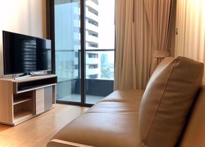 1 bed Condo in The Lumpini 24 Khlongtan Sub District C013537