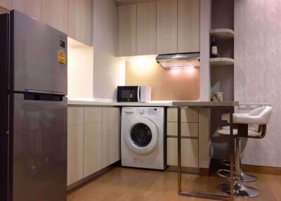 1 bed Condo in The Lumpini 24 Khlongtan Sub District C10353