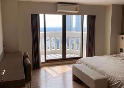 2 bed Condo in State Tower Silom Sub District C09606