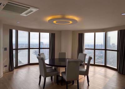 2 bed Condo in State Tower Silom Sub District C09606